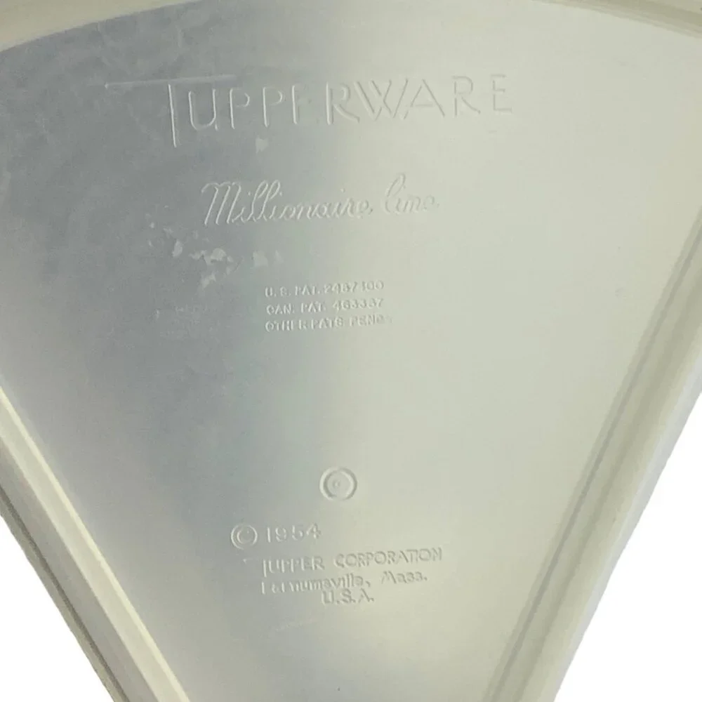 Vintage 1954 Tupperware Millionaire Line Pie Cake Pizza Slice Storage Container - Picture 3 of 6
